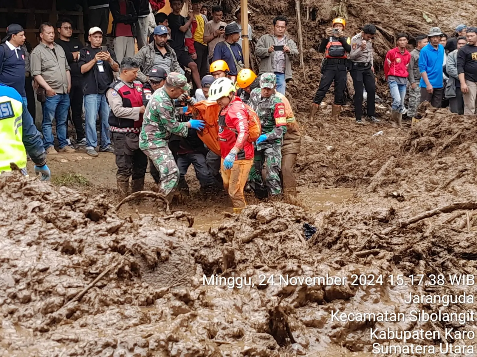 Operasi SAR Evakuasi 10 Warga Karo Korban Longsor